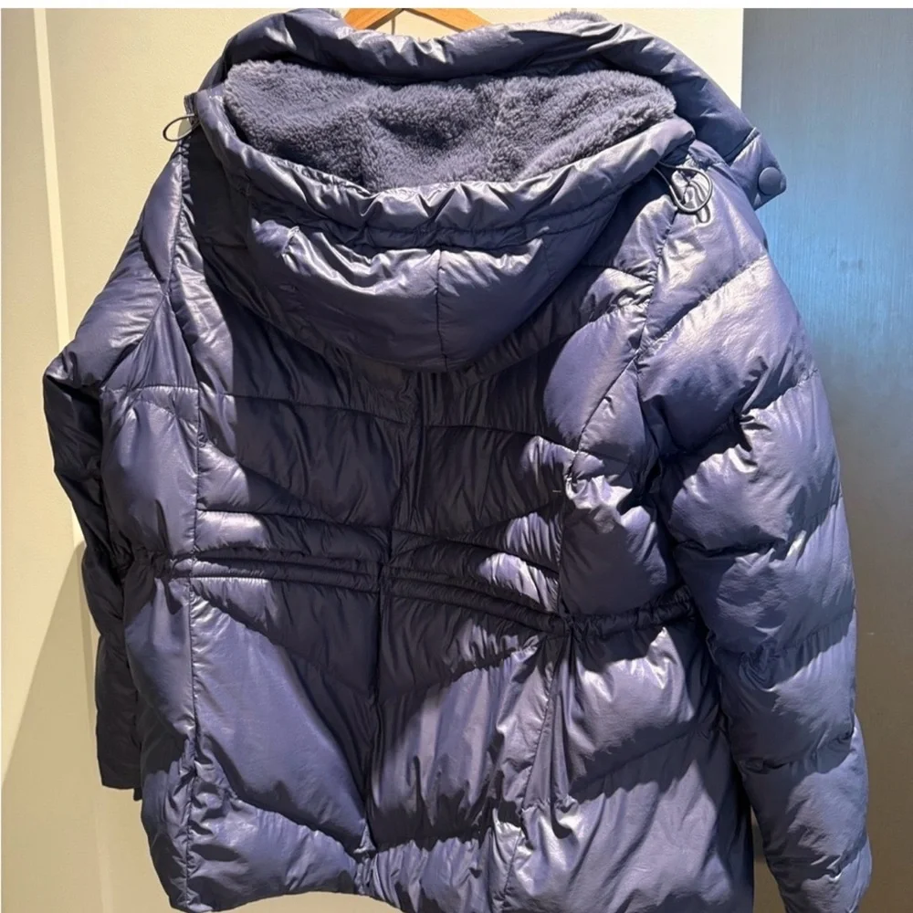 Columbia Women's Deep Blue Puffer Jacket - Picture 8 of 8